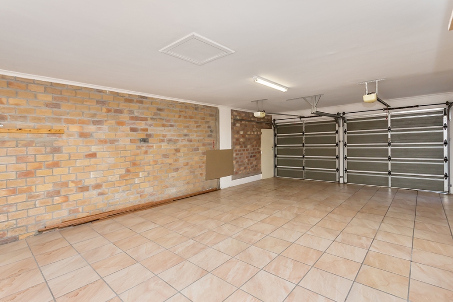 To Let 4 Bedroom Property for Rent in Sunningdale Western Cape